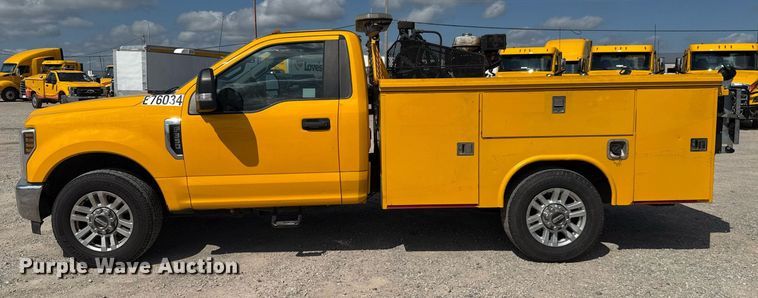 image for item EJ4774 2019 Ford F350 Super Duty utility bed pickup truck