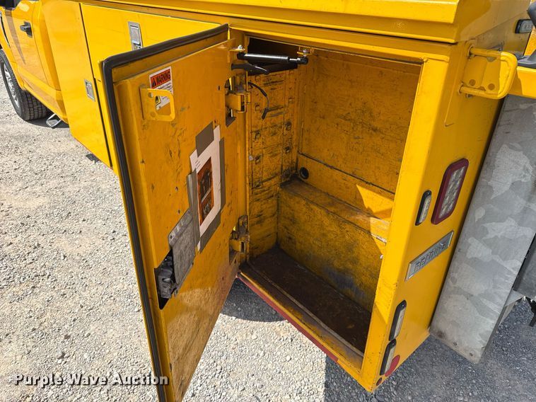 image for item EJ4774 2019 Ford F350 Super Duty utility bed pickup truck