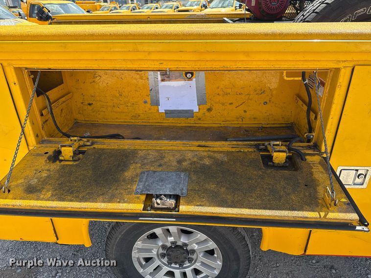 image for item EJ4774 2019 Ford F350 Super Duty utility bed pickup truck