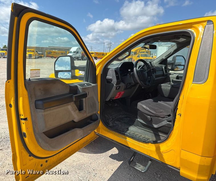 image for item EJ4774 2019 Ford F350 Super Duty utility bed pickup truck