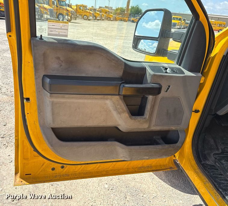 image for item EJ4774 2019 Ford F350 Super Duty utility bed pickup truck