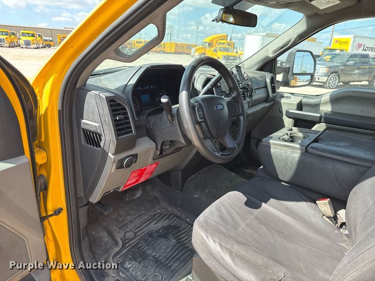 image for item EJ4774 2019 Ford F350 Super Duty utility bed pickup truck