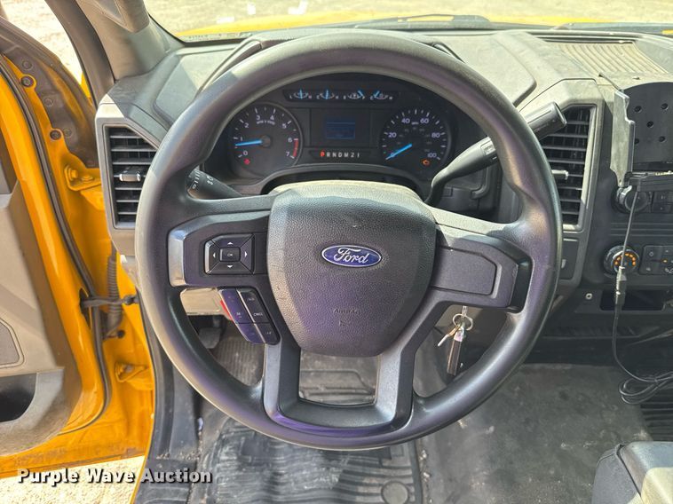 image for item EJ4774 2019 Ford F350 Super Duty utility bed pickup truck