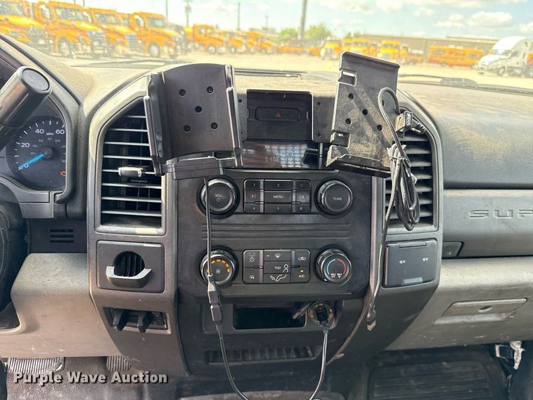 image for item EJ4774 2019 Ford F350 Super Duty utility bed pickup truck