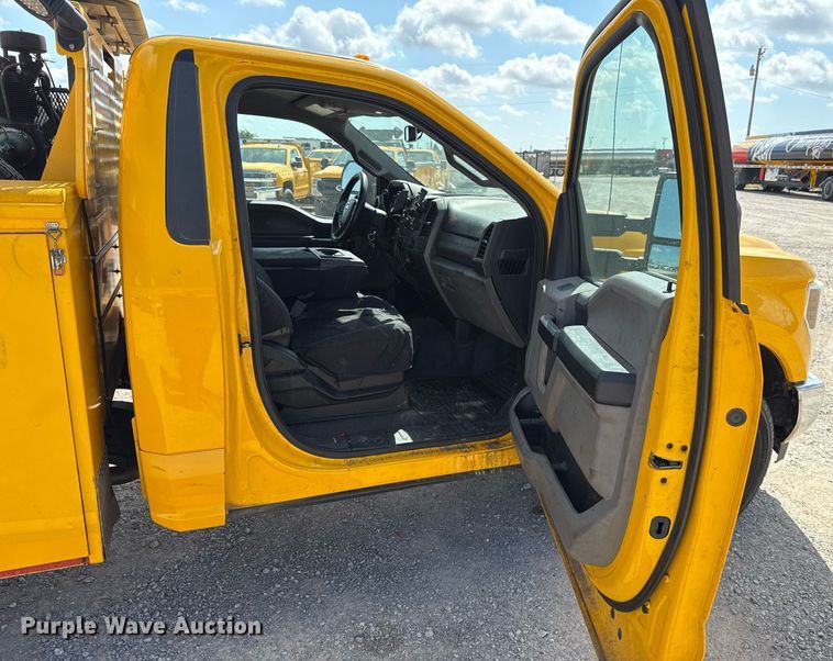 image for item EJ4774 2019 Ford F350 Super Duty utility bed pickup truck