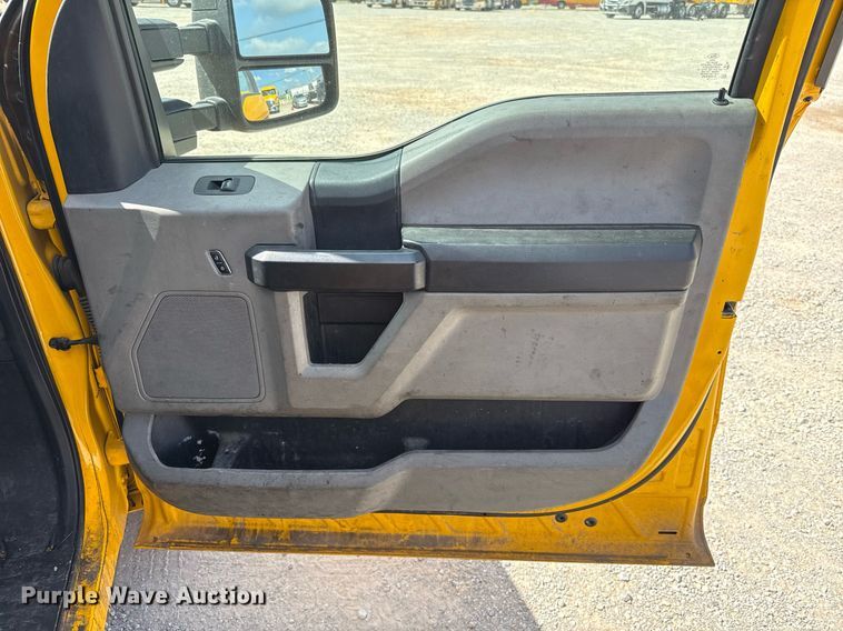 image for item EJ4774 2019 Ford F350 Super Duty utility bed pickup truck