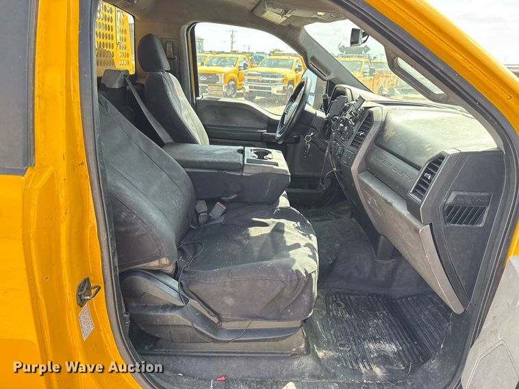 image for item EJ4774 2019 Ford F350 Super Duty utility bed pickup truck