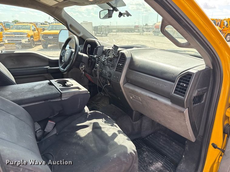 image for item EJ4774 2019 Ford F350 Super Duty utility bed pickup truck