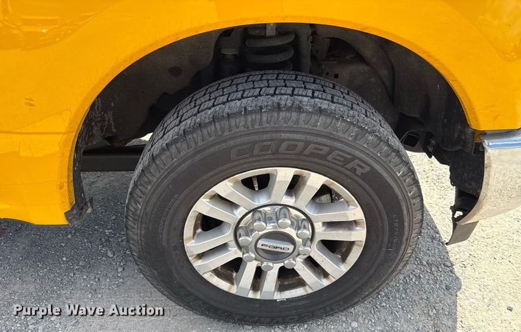 image for item EJ4774 2019 Ford F350 Super Duty utility bed pickup truck