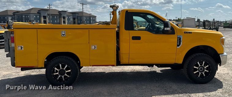 image for item EJ4775 2017 Ford F350 Super Duty utility bed pickup truck