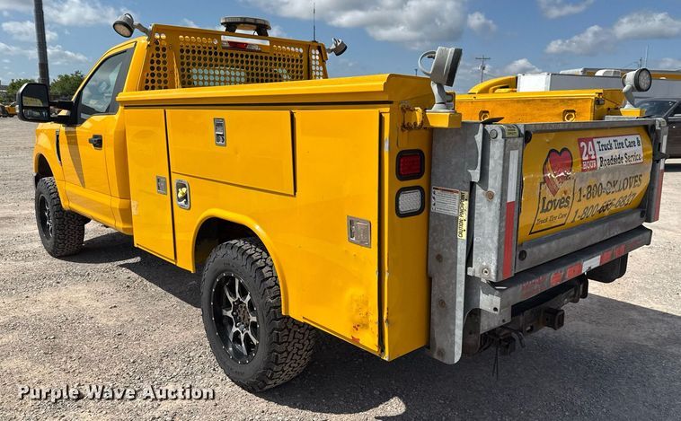 image for item EJ4775 2017 Ford F350 Super Duty utility bed pickup truck