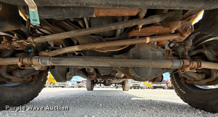 image for item EJ4775 2017 Ford F350 Super Duty utility bed pickup truck