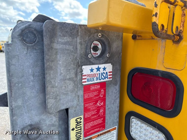 image for item EJ4775 2017 Ford F350 Super Duty utility bed pickup truck