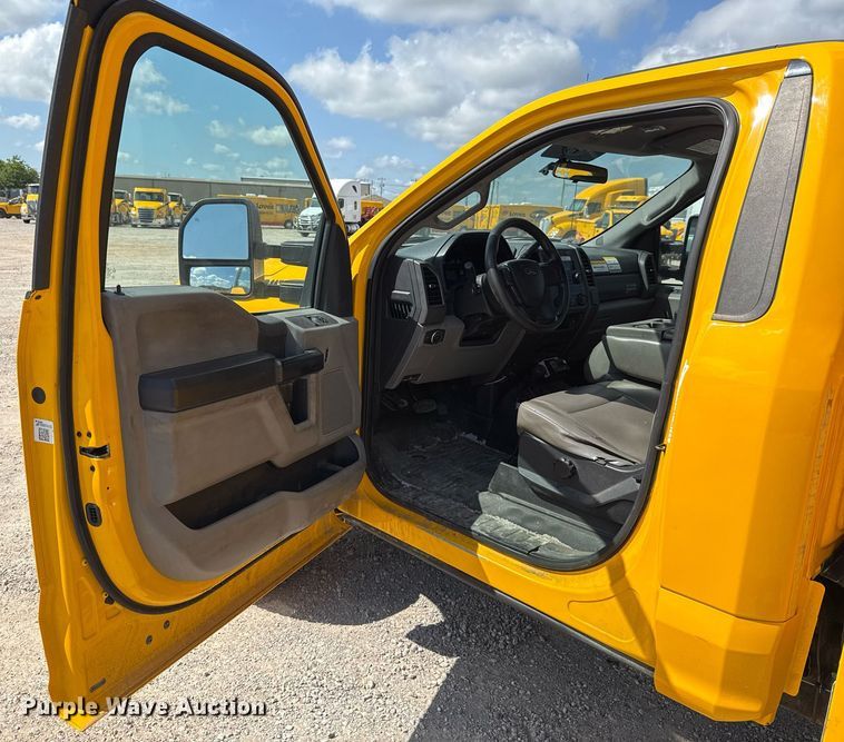 image for item EJ4775 2017 Ford F350 Super Duty utility bed pickup truck