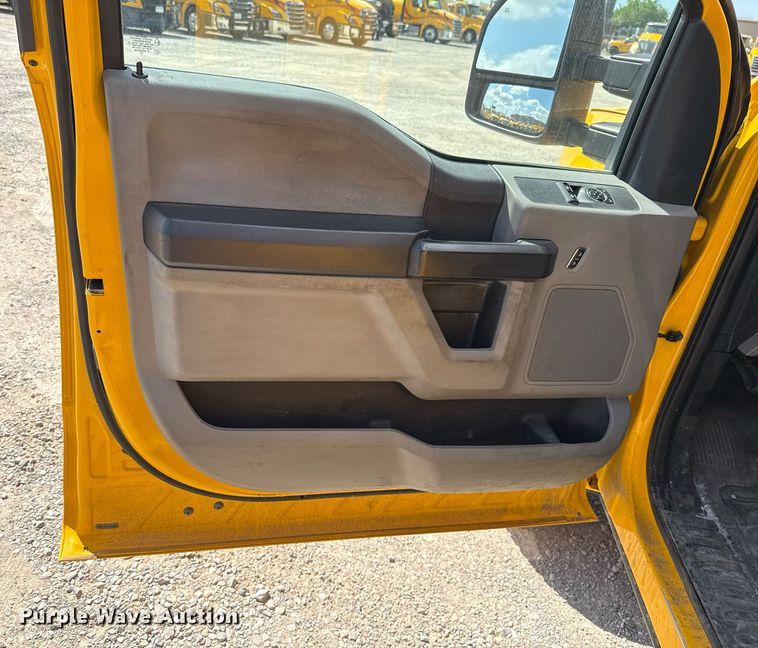 image for item EJ4775 2017 Ford F350 Super Duty utility bed pickup truck