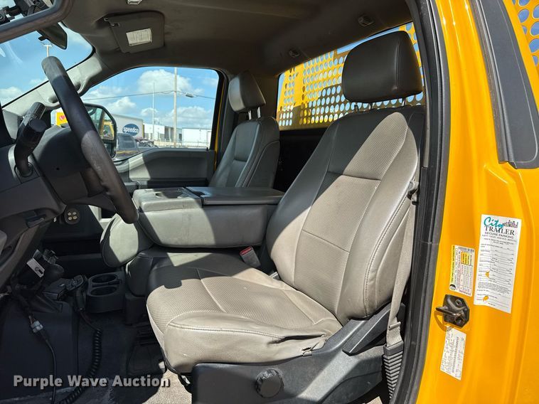 image for item EJ4775 2017 Ford F350 Super Duty utility bed pickup truck