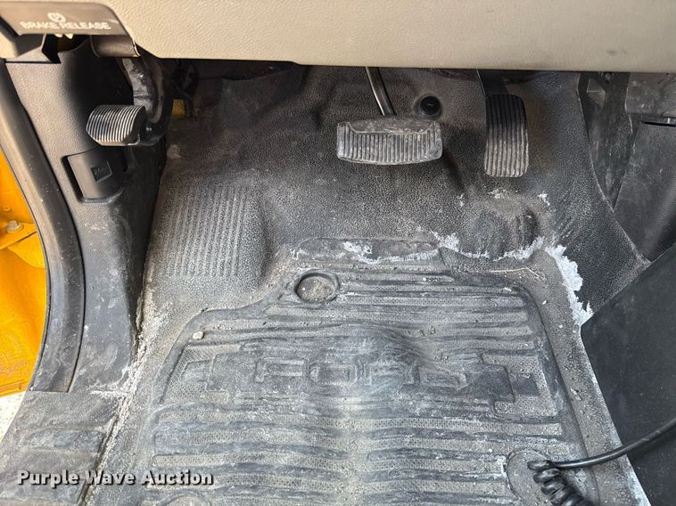 image for item EJ4775 2017 Ford F350 Super Duty utility bed pickup truck