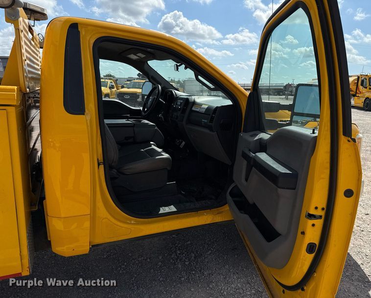 image for item EJ4775 2017 Ford F350 Super Duty utility bed pickup truck