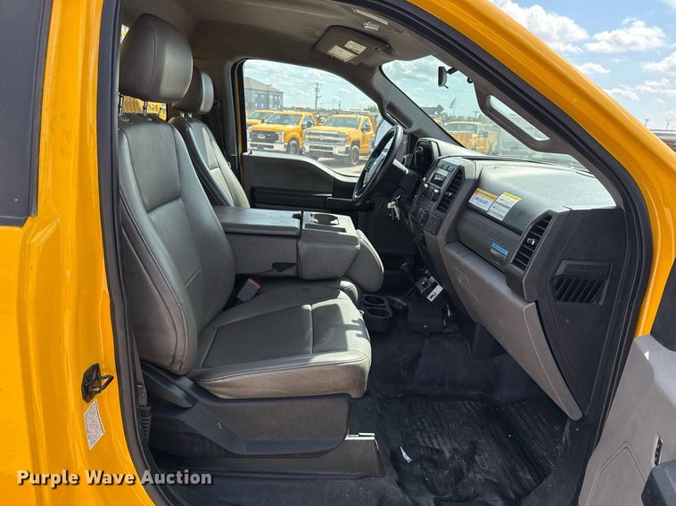 image for item EJ4775 2017 Ford F350 Super Duty utility bed pickup truck