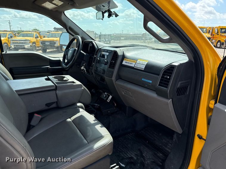 image for item EJ4775 2017 Ford F350 Super Duty utility bed pickup truck