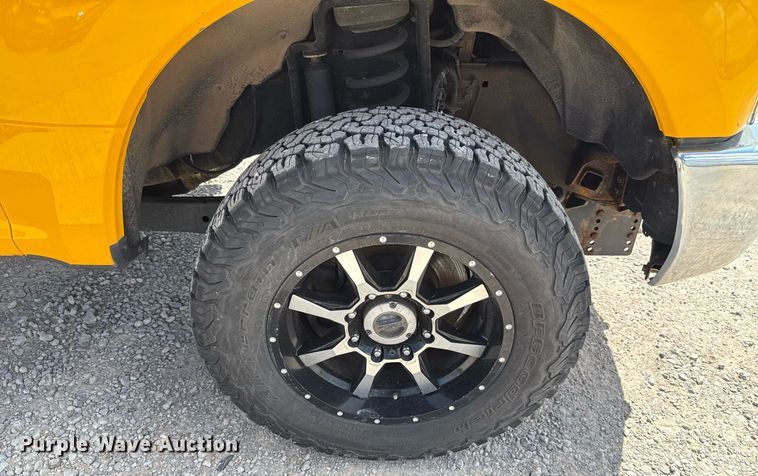 image for item EJ4775 2017 Ford F350 Super Duty utility bed pickup truck