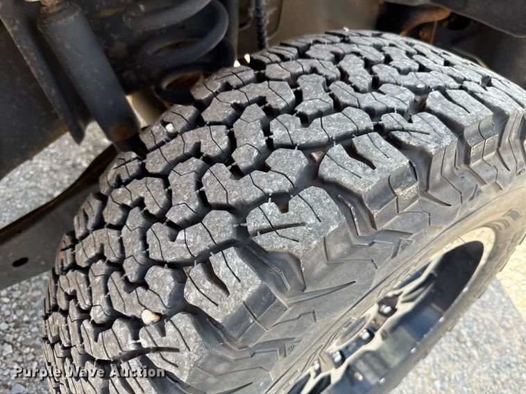 image for item EJ4775 2017 Ford F350 Super Duty utility bed pickup truck