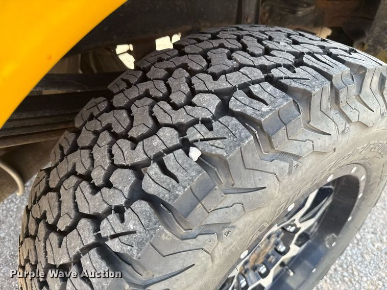 image for item EJ4775 2017 Ford F350 Super Duty utility bed pickup truck