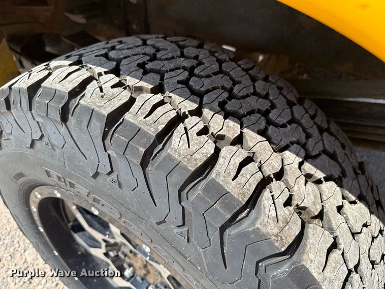 image for item EJ4775 2017 Ford F350 Super Duty utility bed pickup truck