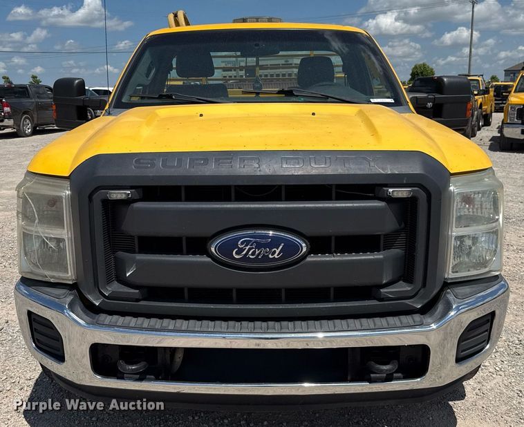 image for item EJ4776 2015 Ford F350 Super Duty utility bed pickup truck