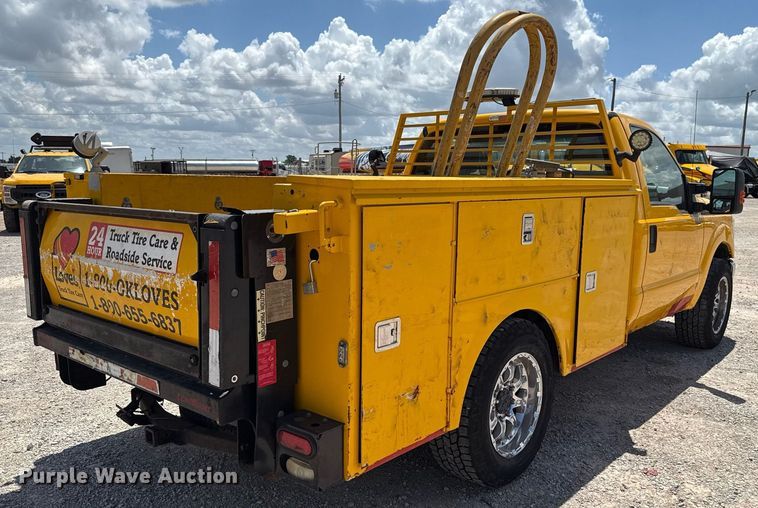 image for item EJ4776 2015 Ford F350 Super Duty utility bed pickup truck