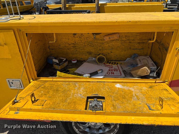 image for item EJ4776 2015 Ford F350 Super Duty utility bed pickup truck