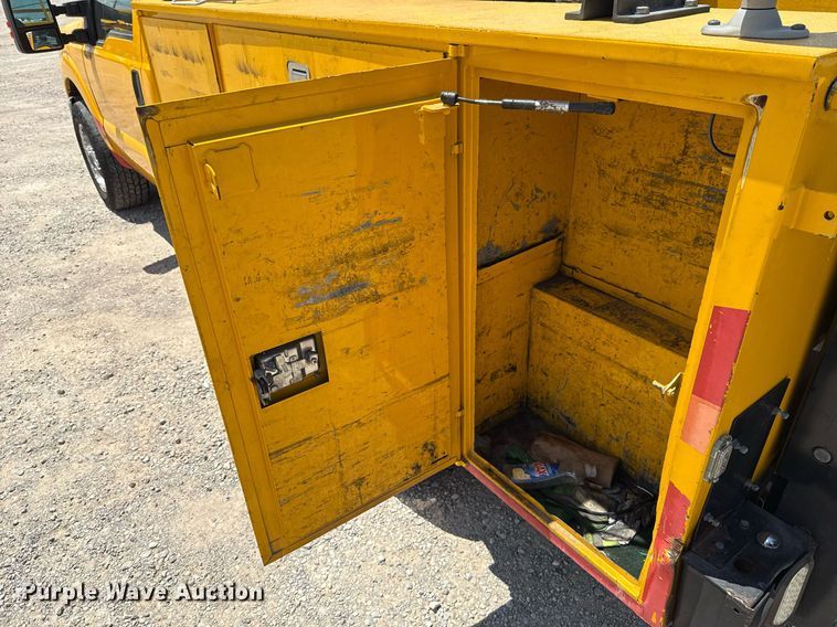 image for item EJ4776 2015 Ford F350 Super Duty utility bed pickup truck