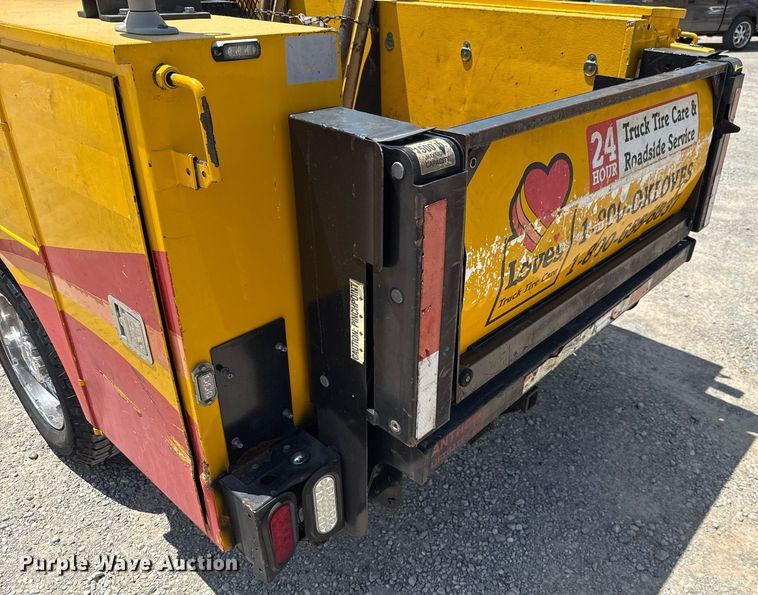 image for item EJ4776 2015 Ford F350 Super Duty utility bed pickup truck