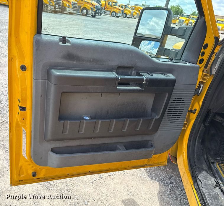 image for item EJ4776 2015 Ford F350 Super Duty utility bed pickup truck