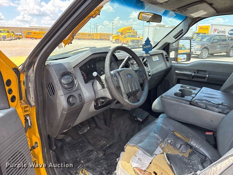 image for item EJ4776 2015 Ford F350 Super Duty utility bed pickup truck