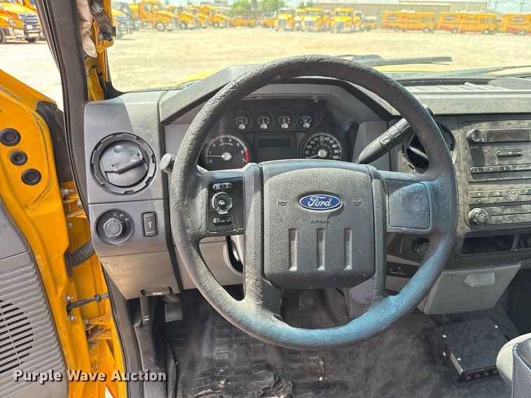 image for item EJ4776 2015 Ford F350 Super Duty utility bed pickup truck