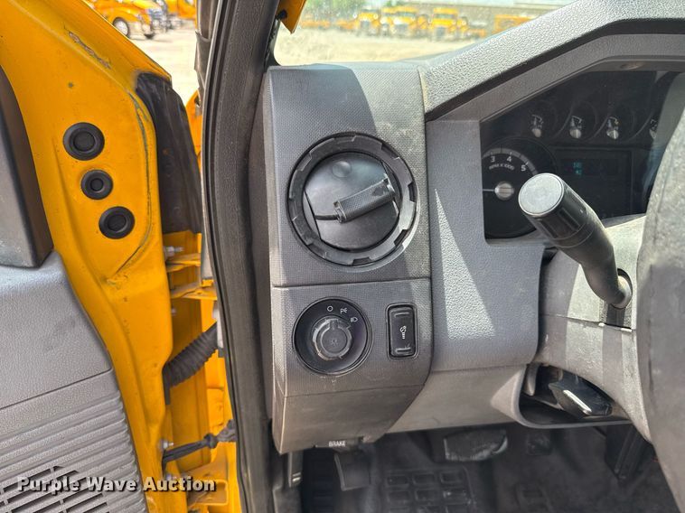 image for item EJ4776 2015 Ford F350 Super Duty utility bed pickup truck