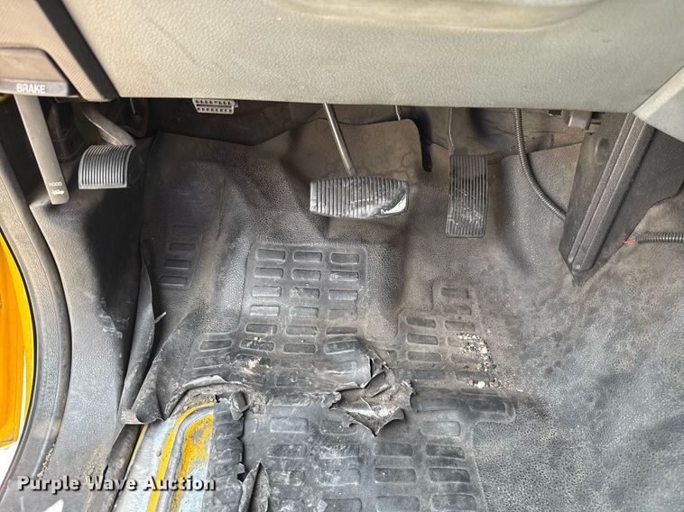 image for item EJ4776 2015 Ford F350 Super Duty utility bed pickup truck