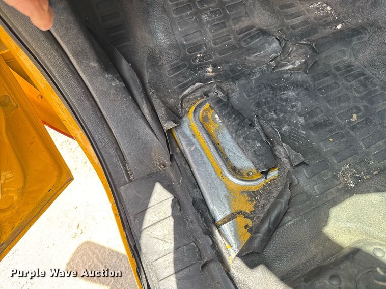 image for item EJ4776 2015 Ford F350 Super Duty utility bed pickup truck