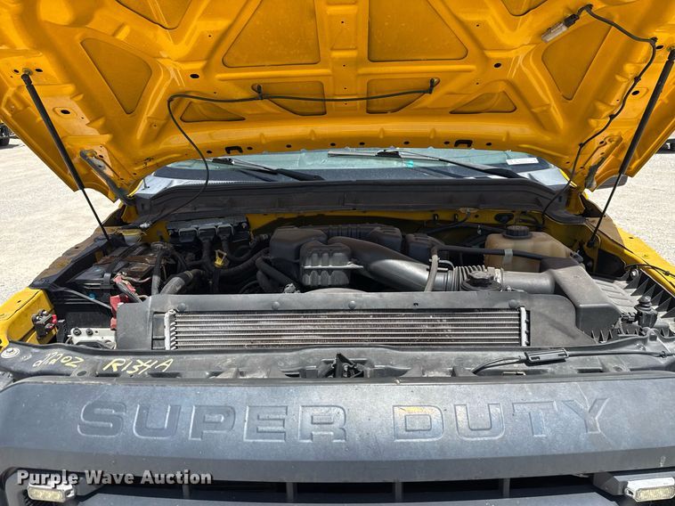 image for item EJ4776 2015 Ford F350 Super Duty utility bed pickup truck