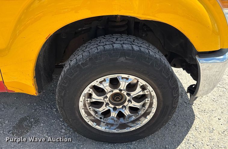 image for item EJ4776 2015 Ford F350 Super Duty utility bed pickup truck