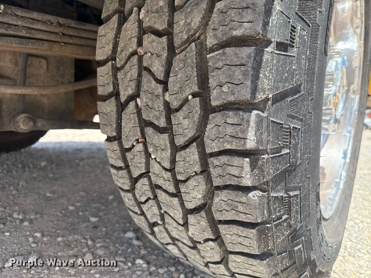 image for item EJ4776 2015 Ford F350 Super Duty utility bed pickup truck