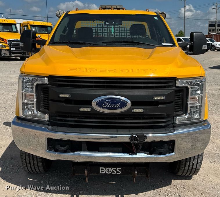 image for item EJ4777 2019 Ford F350 Super Duty utility bed pickup truck