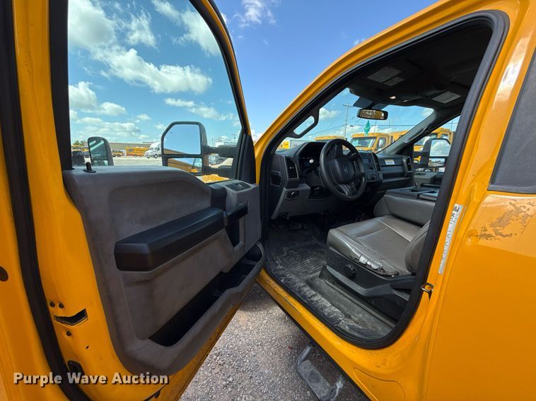 image for item EJ4777 2019 Ford F350 Super Duty utility bed pickup truck