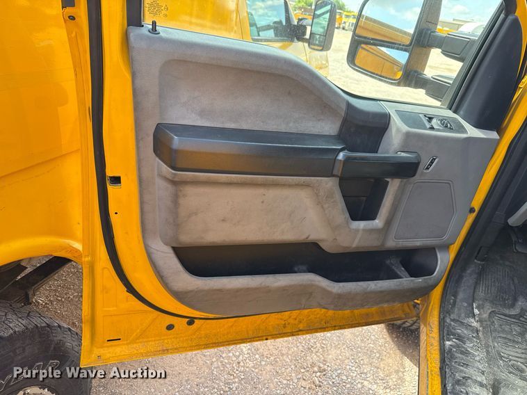 image for item EJ4777 2019 Ford F350 Super Duty utility bed pickup truck