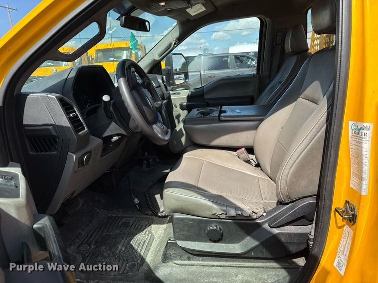 image for item EJ4777 2019 Ford F350 Super Duty utility bed pickup truck