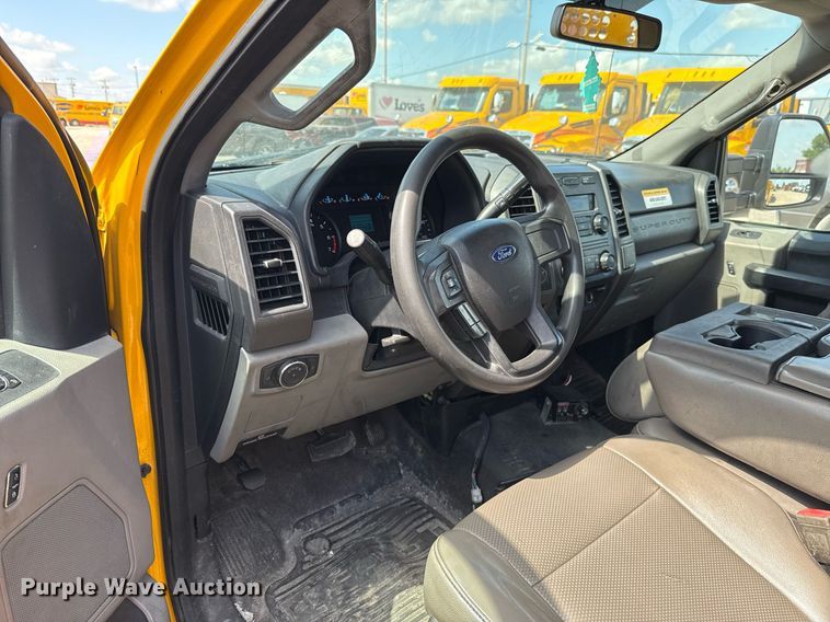 image for item EJ4777 2019 Ford F350 Super Duty utility bed pickup truck