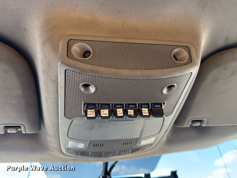 image for item EJ4777 2019 Ford F350 Super Duty utility bed pickup truck