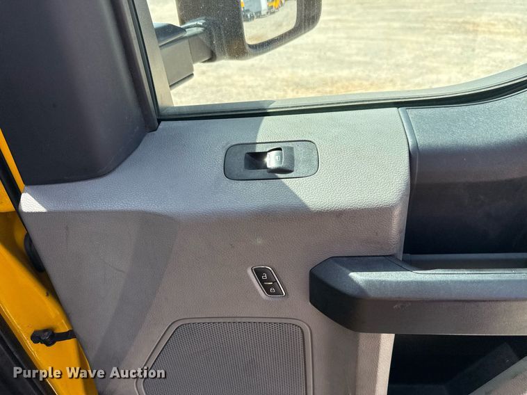 image for item EJ4777 2019 Ford F350 Super Duty utility bed pickup truck