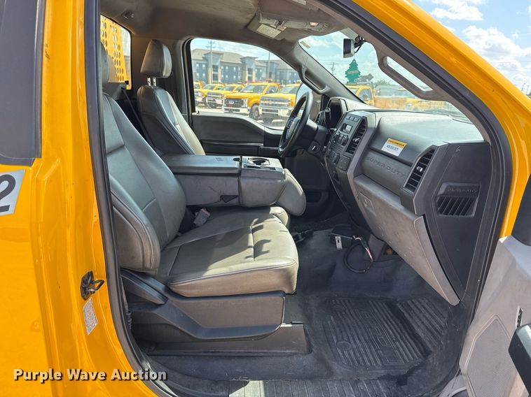 image for item EJ4777 2019 Ford F350 Super Duty utility bed pickup truck